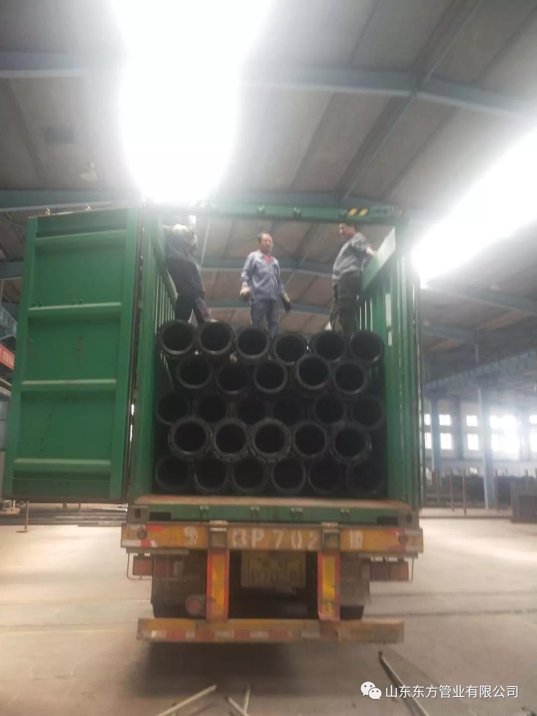 <a href=http://www.jxfangzheng.cn >超高分子量聚乙烯管</a>裝車 <a href=http://www.jxfangzheng.cn >超高分子量聚乙烯管</a>裝車